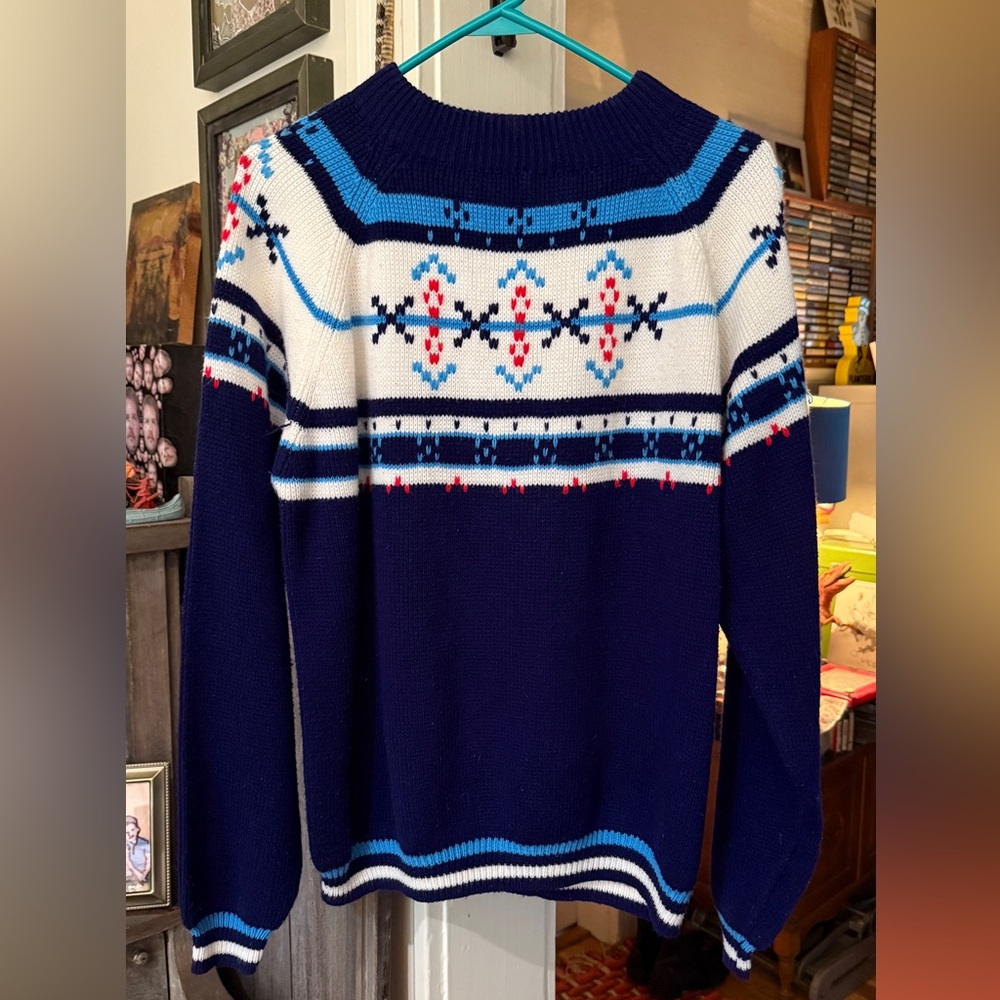 Vintage JCPenney Blue and White Patterned Crewneck Sweater